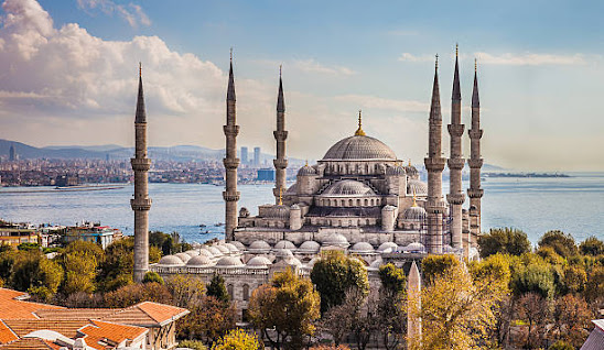 Exterior view of the famous Sultan Ahmet or Blue Mosque in Istanbul, Turkey.